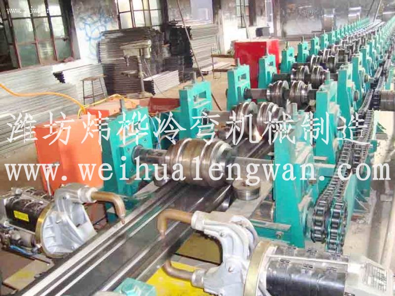 冷彎型鋼設備給農(nóng)業(yè)機器生產(chǎn)提供了優(yōu)勢