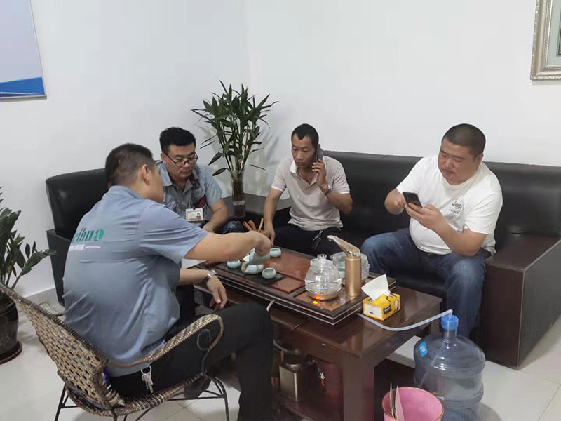 驗收消防箱成型機設(shè)備