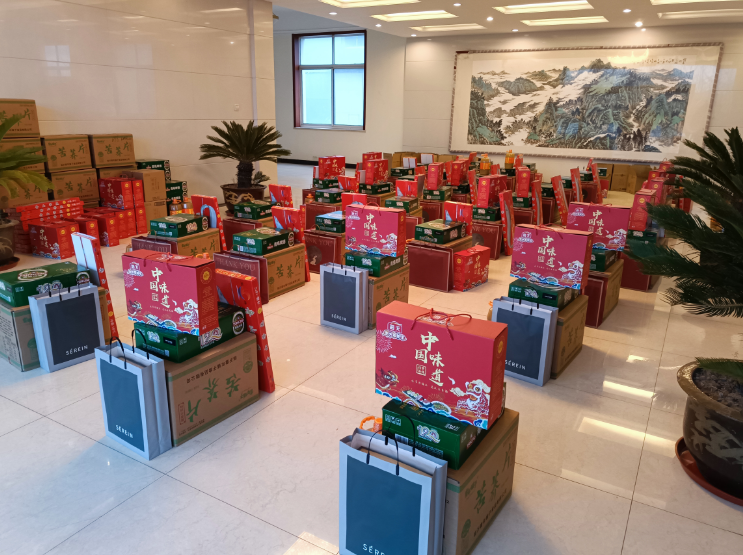 濰坊煒樺冷彎?rùn)C(jī)械制造有限公司祝大家新春快樂，龍年大吉
